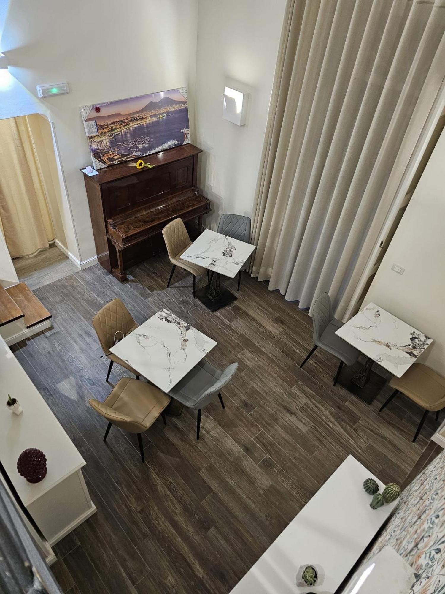 Bed and Breakfast Napoli The Charme Exterior foto