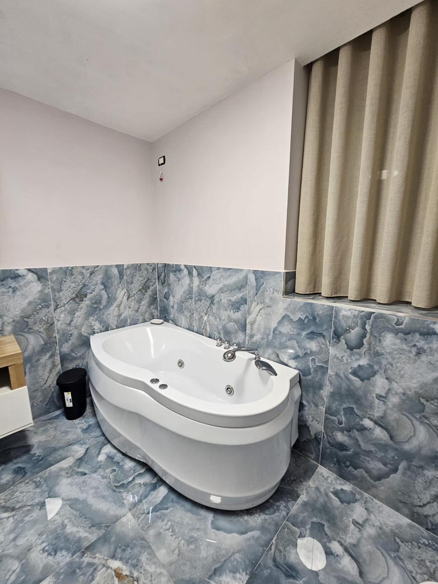 Bed and Breakfast Napoli The Charme Exterior foto